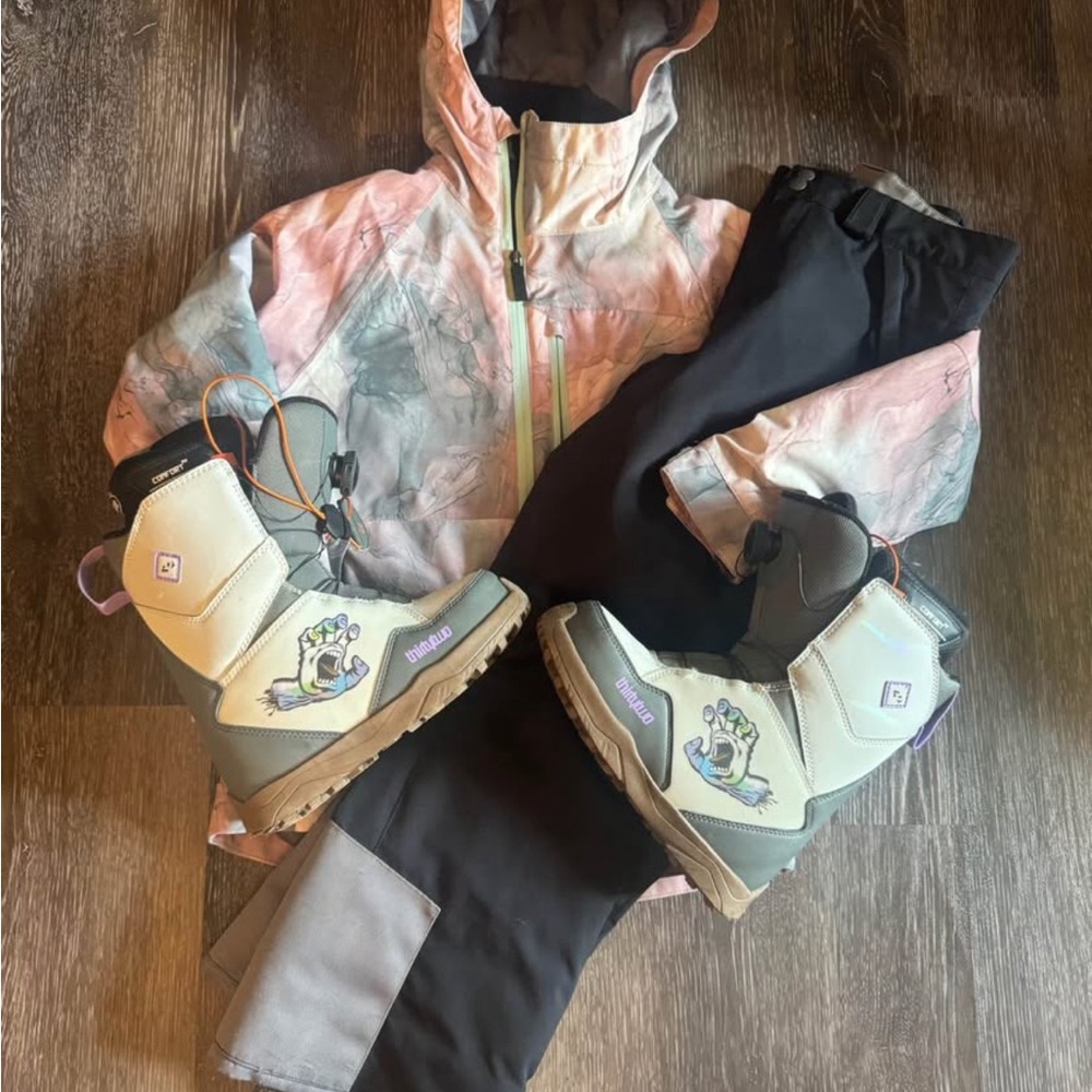 Girls Snowboarding Kit (686, Spyder, ThirtyTwo)